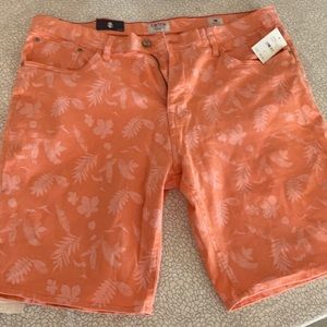 Izod, stretch shorts. New with tags on.